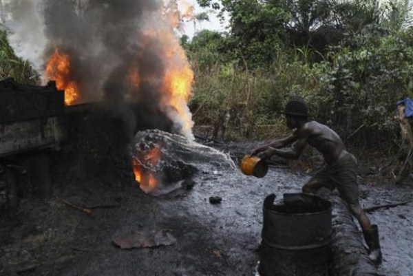 1109 Oil Thieves in Nigeria (30 photos)