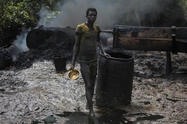 2810 Oil Thieves in Nigeria (30 photos)