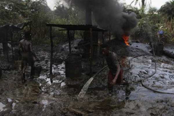 308 Oil Thieves in Nigeria (30 photos)