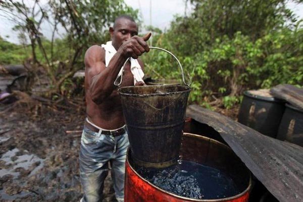 3211 Oil Thieves in Nigeria (30 photos)