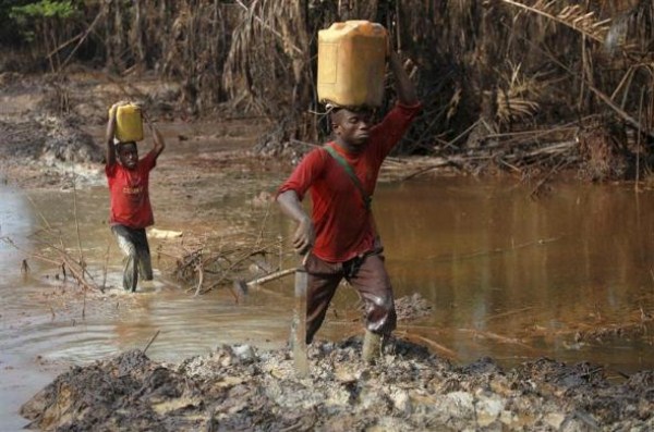 428 Oil Thieves in Nigeria (30 photos)