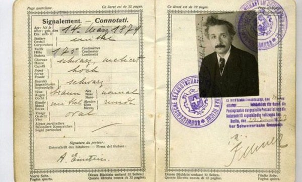1102 Passports of Fаmоus Реоple (17 photos)
