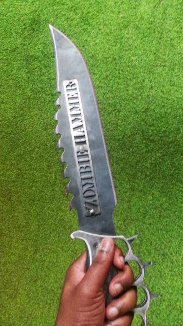 Zombie Survival Knives (9 photos)