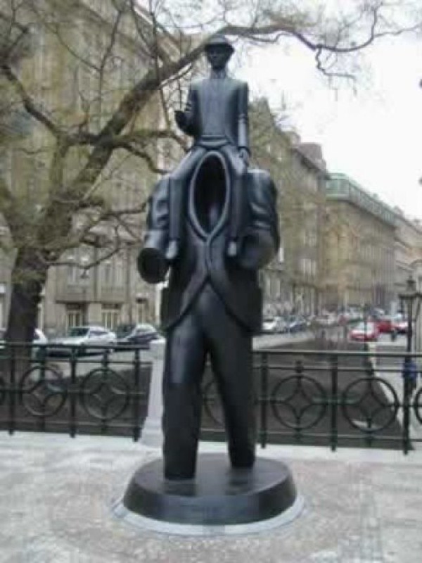bizarre wtf statues 12 Strange Statues From Around the World (65 photos)