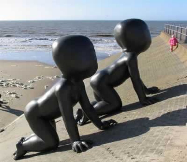 bizarre wtf statues 18 Strange Statues From Around the World (65 photos)
