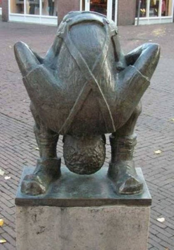 bizarre wtf statues 23 Strange Statues From Around the World (65 photos)