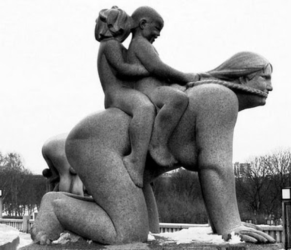 bizarre wtf statues 26 Strange Statues From Around the World (65 photos)