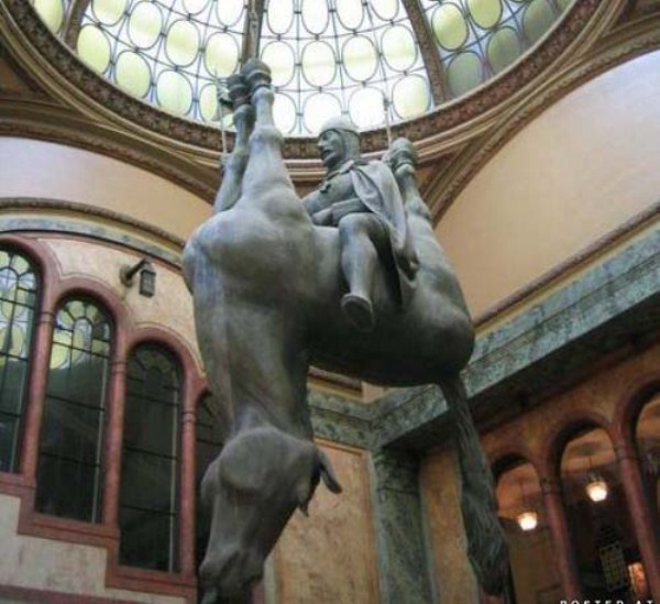bizarre wtf statues 33 Strange Statues From Around the World (65 photos)