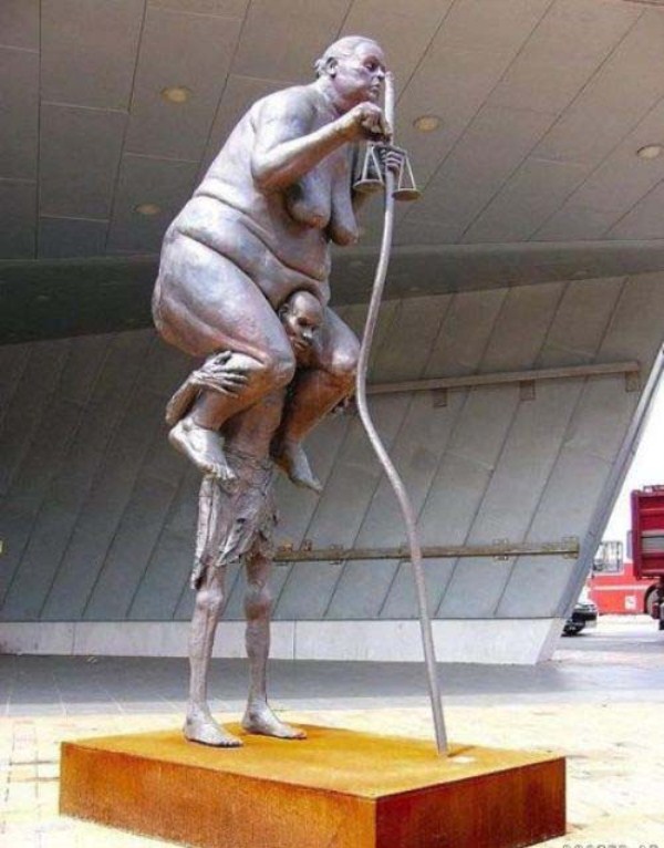 bizarre wtf statues 38 Strange Statues From Around the World (65 photos)