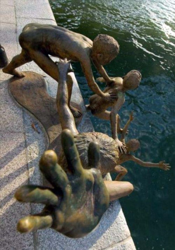 bizarre wtf statues 42 Strange Statues From Around the World (65 photos)