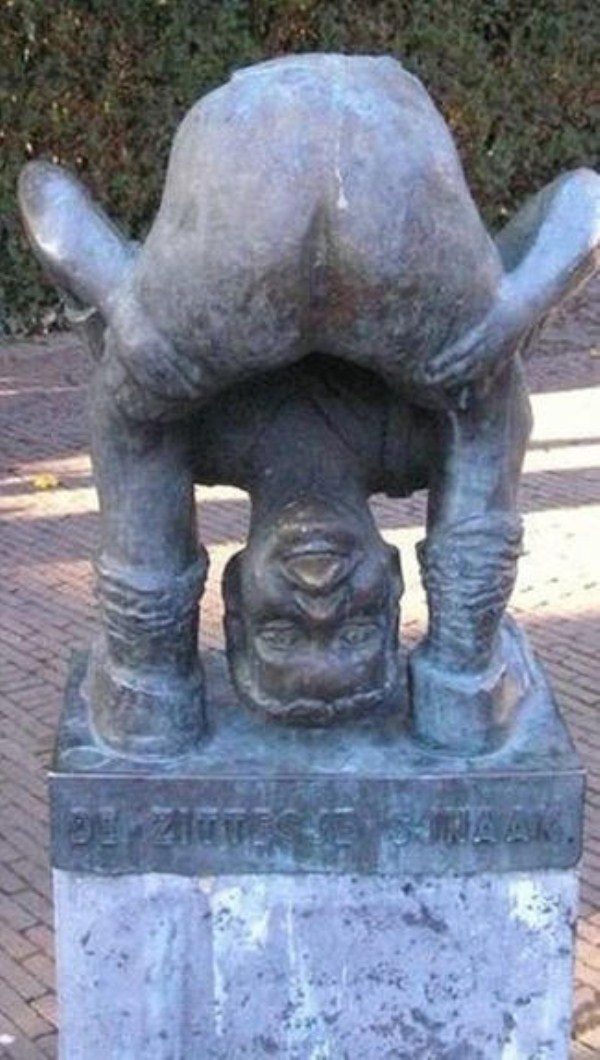 bizarre wtf statues 45 Strange Statues From Around the World (65 photos)