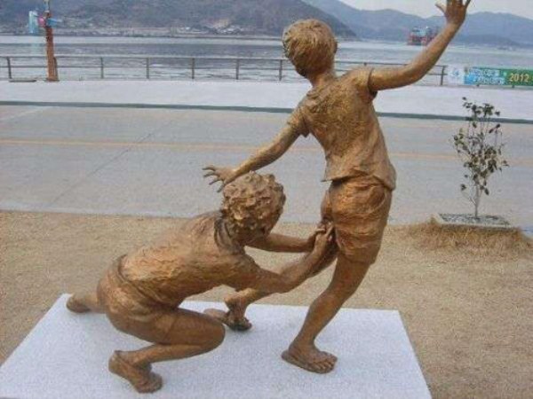 bizarre wtf statues 53 Strange Statues From Around the World (65 photos)