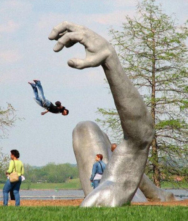 bizarre wtf statues 55 Strange Statues From Around the World (65 photos)