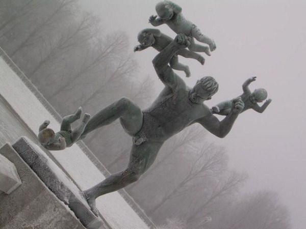 bizarre wtf statues 6 Strange Statues From Around the World (65 photos)