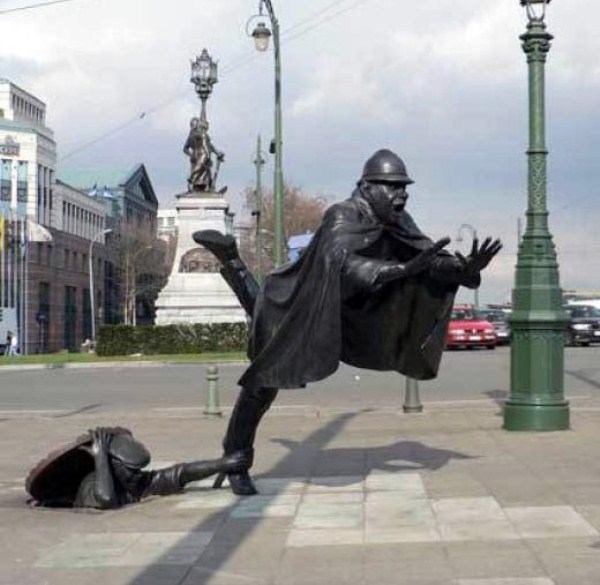 bizarre wtf statues 9 Strange Statues From Around the World (65 photos)
