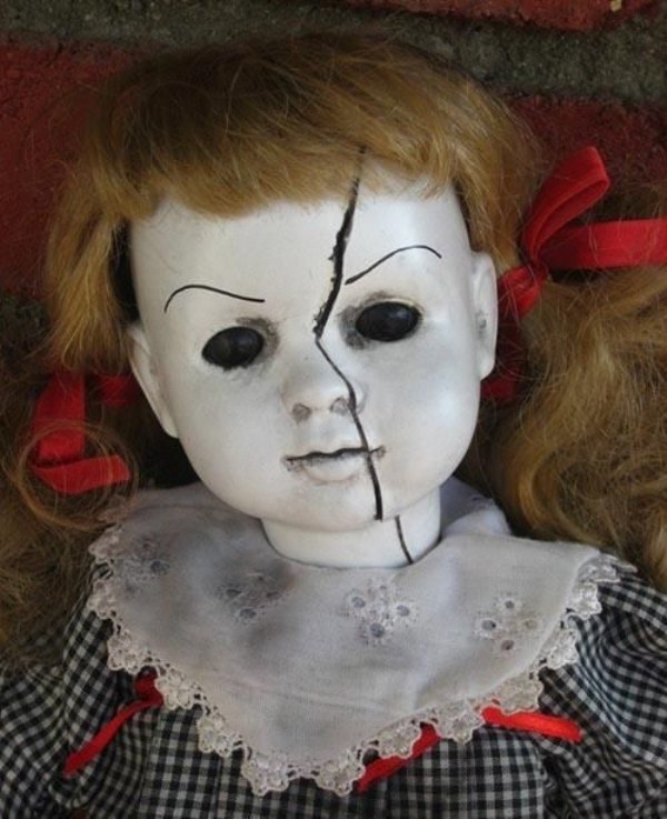 creepy dolls 10 These Dolls Came Straight From Hell (41 photos)