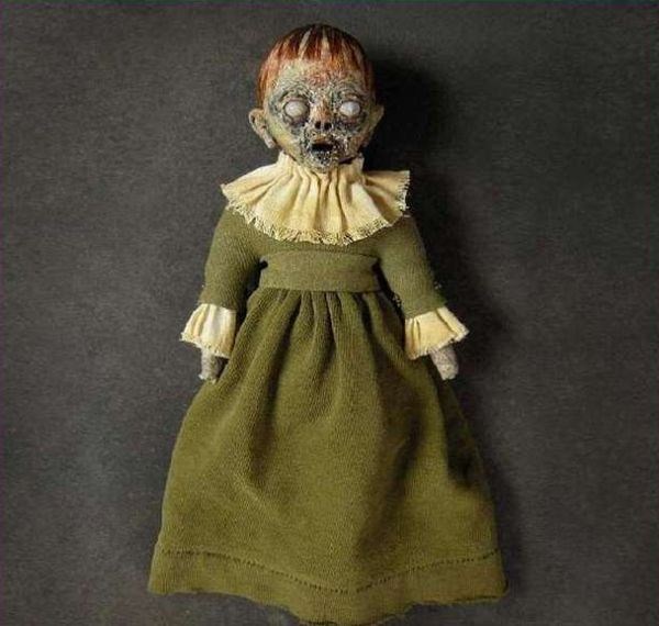 creepy dolls 15 These Dolls Came Straight From Hell (41 photos)