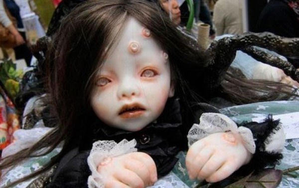 creepy dolls 33 These Dolls Came Straight From Hell (41 photos)