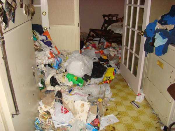 casa em bagunça total 25 A Guy Herda sua falecida Tios House (66 fotos)