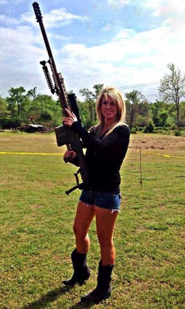 Hot Girls With Guns (31 photos) | KLYKER.COM