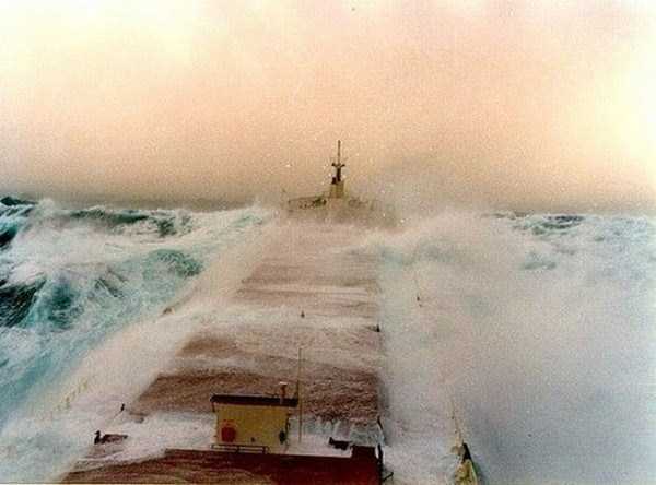 ships-in-storm (13)