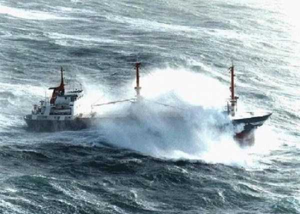 ships-in-storm (25)