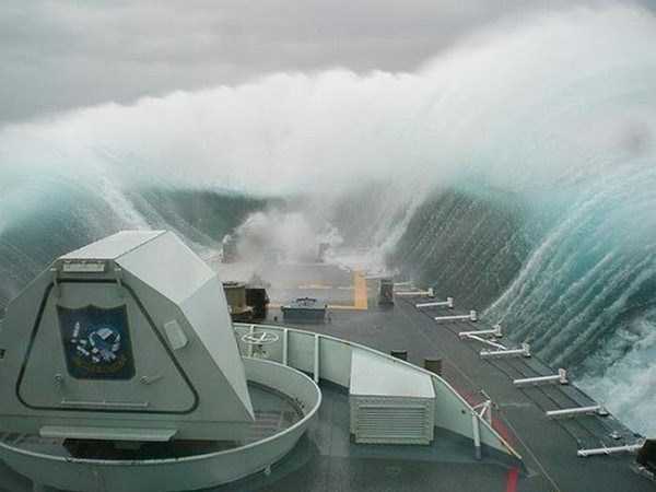 ships-in-storm (6)