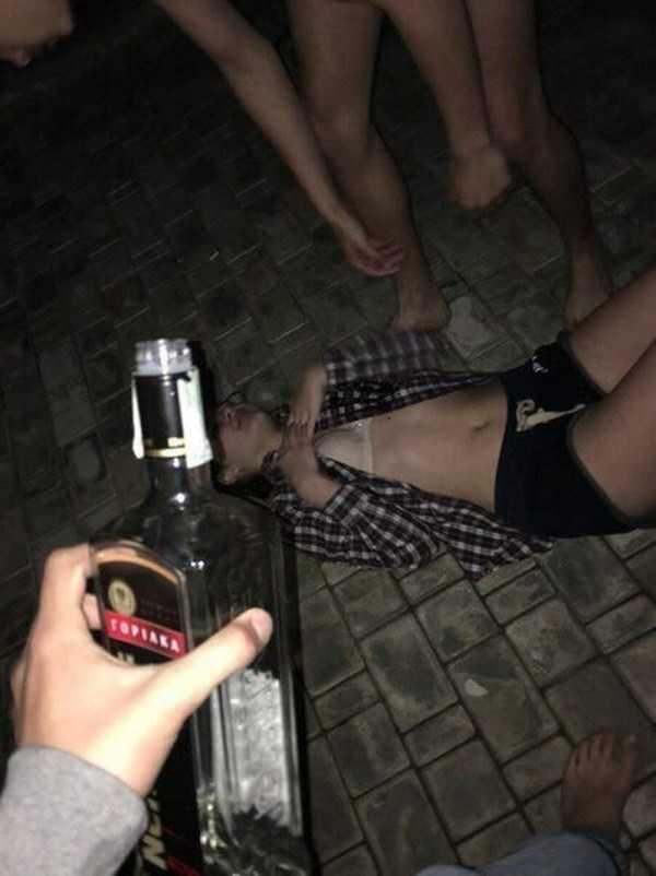 Первый Секс По Пьяне На Вписке