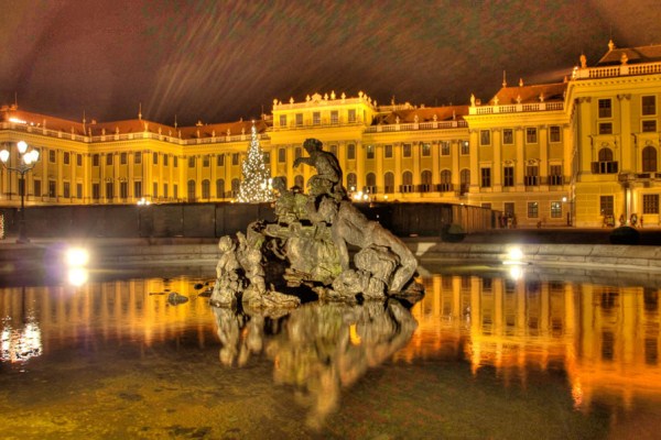 World Attractions at Night (25 photos)
