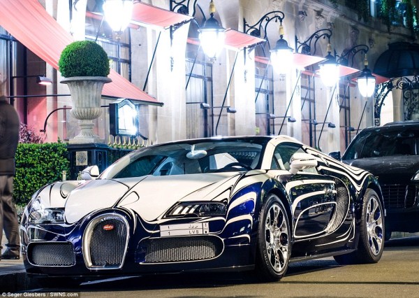 Bugatti Veyron Made Of Porcelain (6 photos)