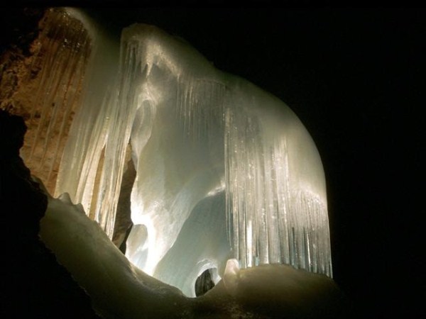 The World’s Largest Ice Cave (8 photos)