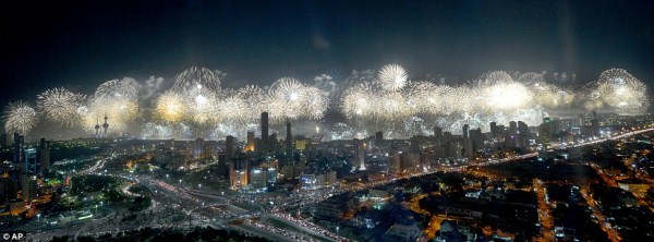 The Biggest Firework Ever (15 photos)