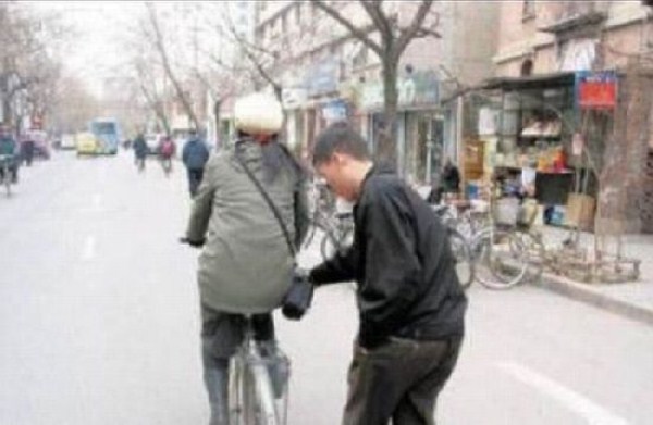 Pick Pocketing in Asia (19 photos)