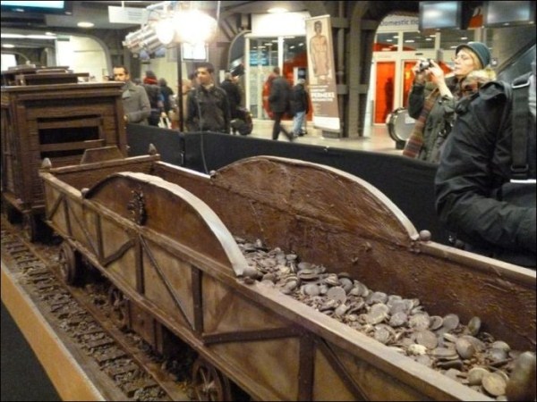 Chocolate Train (10 photos)
