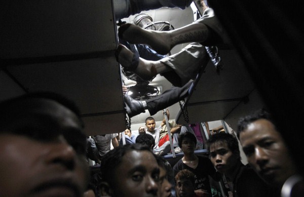 Overcrowded Trains in India (25 photos)
