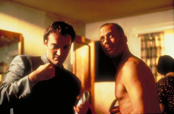 Behind the Scenes of Pulp Fiction (16 photos)