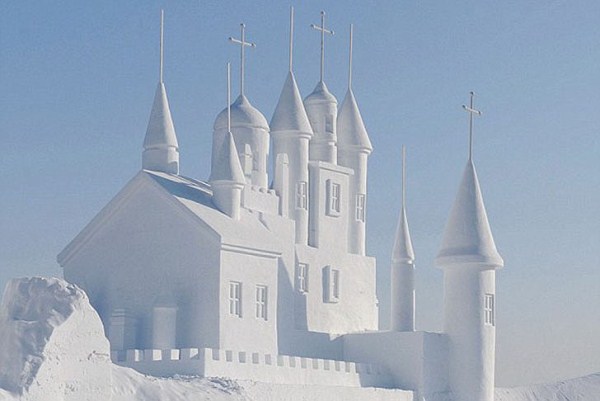 Incredible Sculptures Made Out Of Snow (8 photos) 2