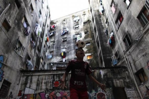 Roofless in Brazil (35 photos)