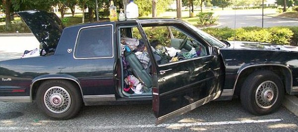 Cars Filled With Rubbish (20 photos)