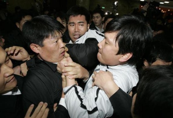 When Politicians Fight (15 photos)