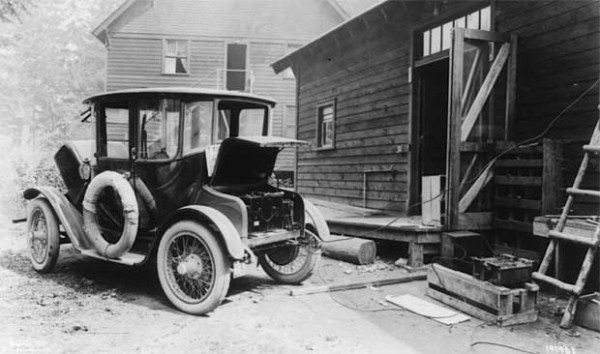 Electric Car from the Past (7 photos)