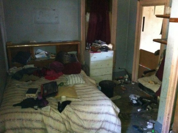 Extremly Filthy House (35 photos)