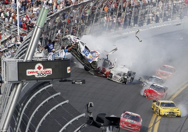 Accident in NASCAR Daytona 500 (17 photos)