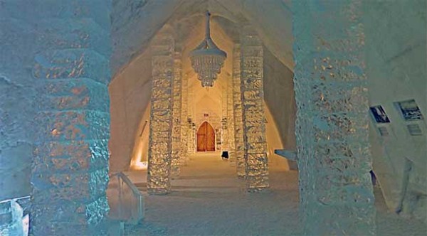 Ice Hotel in Canada (24 photos)