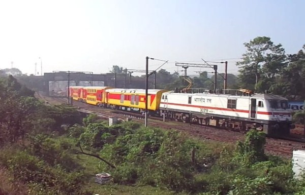 The Superfast Double decker Train (13 photos)