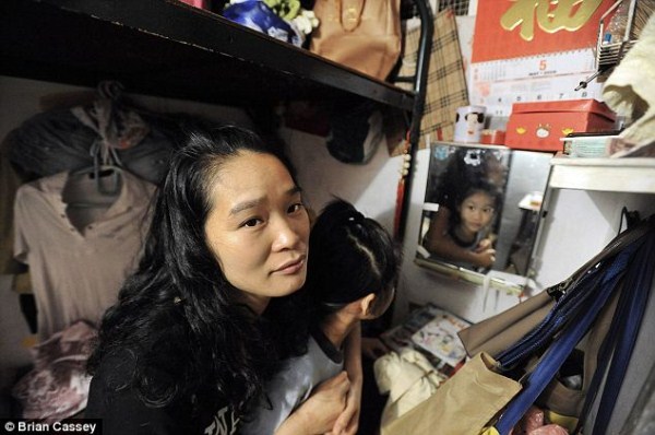 Hong Kong Citizens Are Living in Cages (17 photos)