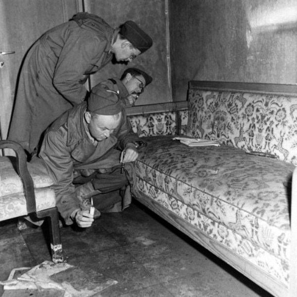 After the Fall of the Third Reich (19 photos)