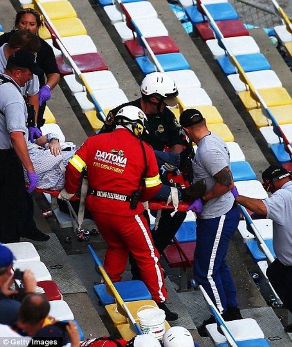 Accident in NASCAR Daytona 500 (17 photos)