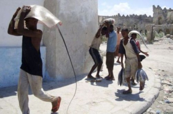 The Fishermen of Mogadishu (33 photos)