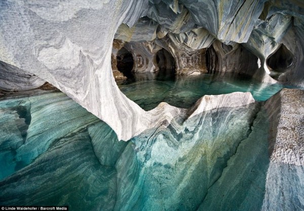 Beautiful Marble Caves (13 photos)